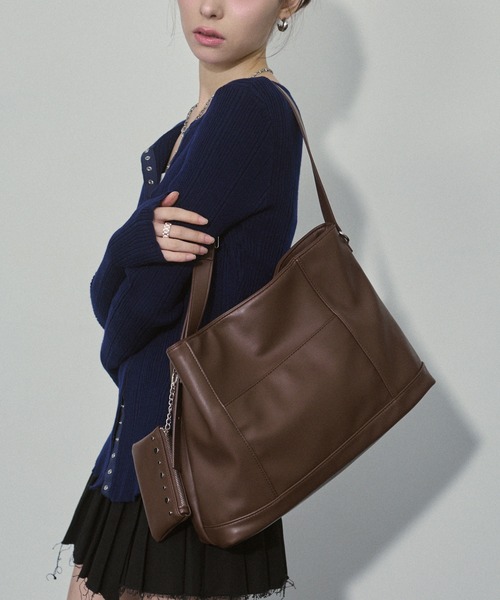 ENVYM（アンビー）の「ミニポーチ付き スタッズ ショルダーバック（ショルダーバッグ・レディース・ブラック/ダークブラウン・FREE）」の14枚目の写真