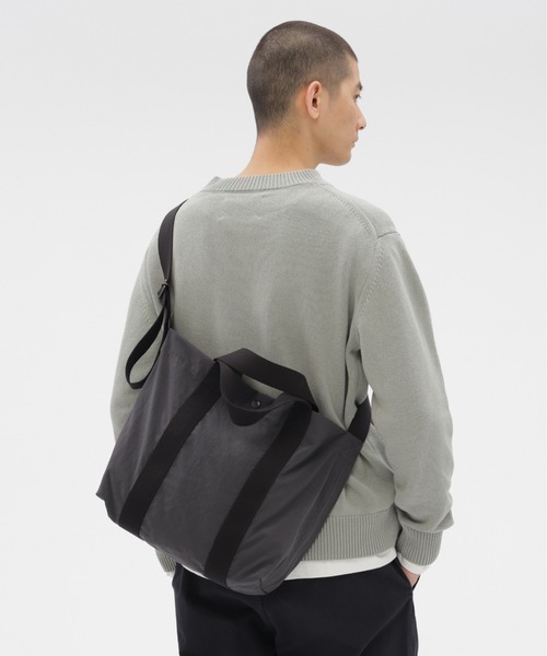 MHL.（エムエイチエル）の「WORN NYLON CANVAS（ショルダーバッグ・レディース・ベージュ/チャコール・FREE）」の3枚目の写真