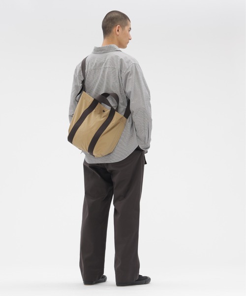 MHL.（エムエイチエル）の「WORN NYLON CANVAS（ショルダーバッグ・レディース・ベージュ/チャコール・FREE）」の8枚目の写真