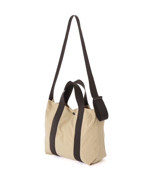 MHL.（エムエイチエル）の「WORN NYLON CANVAS（ショルダーバッグ・レディース・ベージュ/チャコール・FREE）」の12枚目の写真