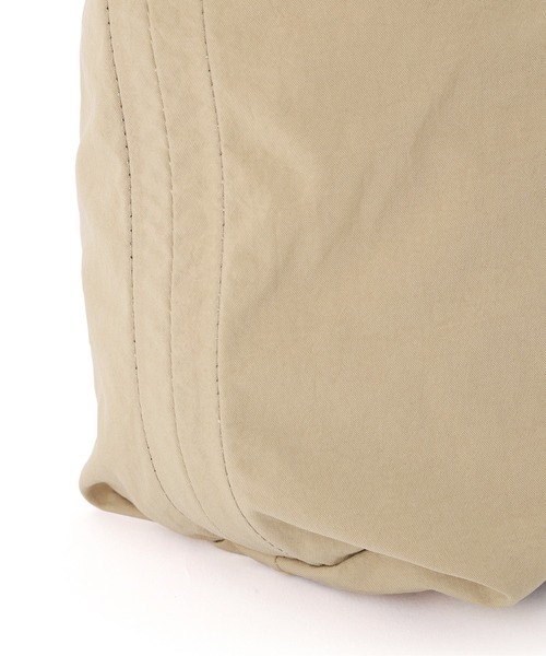 MHL.（エムエイチエル）の「WORN NYLON CANVAS（ショルダーバッグ・レディース・ベージュ/チャコール・FREE）」の18枚目の写真