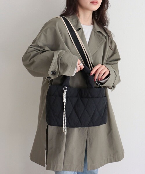 fredy emue（フレディエミュ）の「キルティング3ROOMトートバッグ（ショルダーバッグ・レディース・アイボリー/シルバー/チャコールグレー/ブルー/ブラック・FREE）」の3枚目の写真