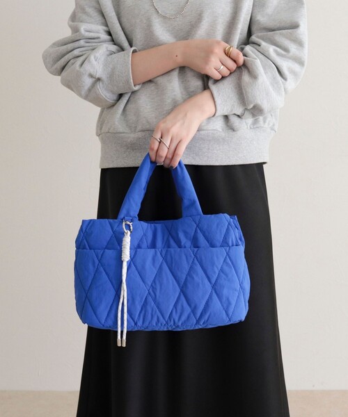 fredy emue（フレディエミュ）の「キルティング3ROOMトートバッグ（ショルダーバッグ・レディース・アイボリー/シルバー/チャコールグレー/ブルー/ブラック・FREE）」の8枚目の写真