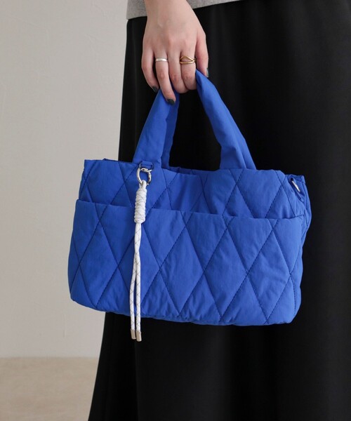 fredy emue（フレディエミュ）の「キルティング3ROOMトートバッグ（ショルダーバッグ・レディース・アイボリー/シルバー/チャコールグレー/ブルー/ブラック・FREE）」の9枚目の写真