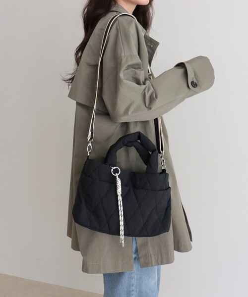 fredy emue（フレディエミュ）の「キルティング3ROOMトートバッグ（ショルダーバッグ・レディース・アイボリー/シルバー/チャコールグレー/ブルー/ブラック・FREE）」の10枚目の写真