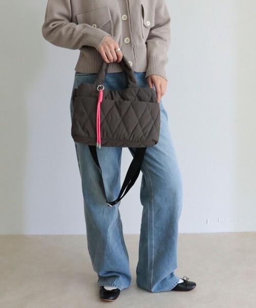 fredy emue（フレディエミュ）の「キルティング3ROOMトートバッグ（ショルダーバッグ・レディース・アイボリー/シルバー/チャコールグレー/ブルー/ブラック・FREE）」の15枚目の写真