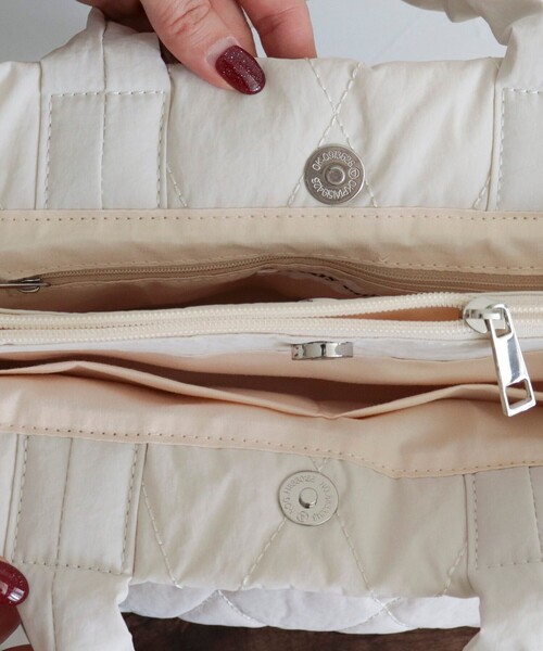 fredy emue（フレディエミュ）の「キルティング3ROOMトートバッグ（ショルダーバッグ・レディース・アイボリー/シルバー/チャコールグレー/ブルー/ブラック・FREE）」の18枚目の写真