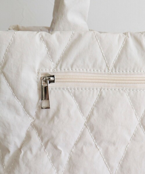 fredy emue（フレディエミュ）の「キルティング3ROOMトートバッグ（ショルダーバッグ・レディース・アイボリー/シルバー/チャコールグレー/ブルー/ブラック・FREE）」の22枚目の写真