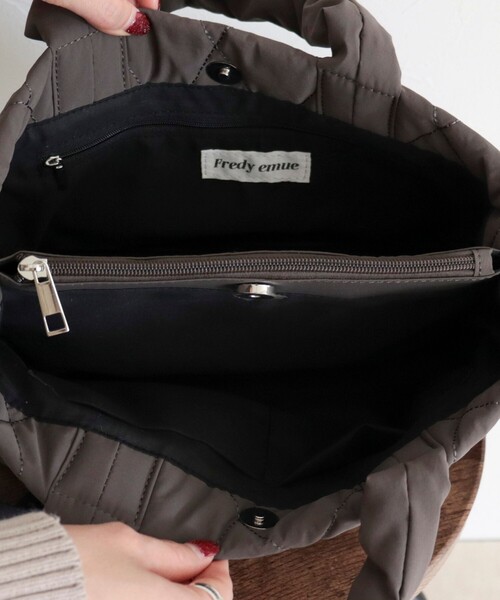 fredy emue（フレディエミュ）の「キルティング3ROOMトートバッグ（ショルダーバッグ・レディース・アイボリー/シルバー/チャコールグレー/ブルー/ブラック・FREE）」の22枚目の写真