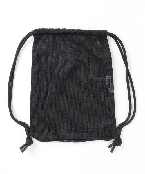 KEEN（キーン）の「MESH NYLON KNAPSACK / メッシュ ナイロン ナップサック（バックパック/リュック・メンズ・ブラック・OS）」の2枚目の写真