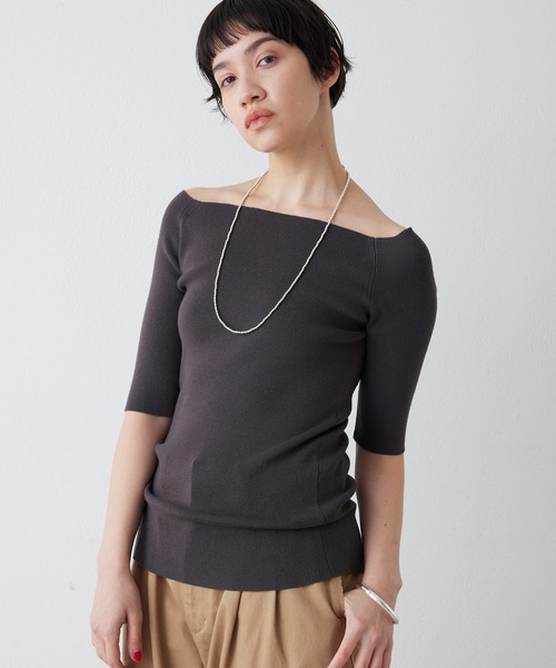 THE PAUSE（ザ ポーズ）の「【THE PAUSE】オフショルハーフスリーブプルオーバー（ニット/セーター・レディース・ブラウン/チャコールグレー/ブラック・FREE）」の2枚目の写真