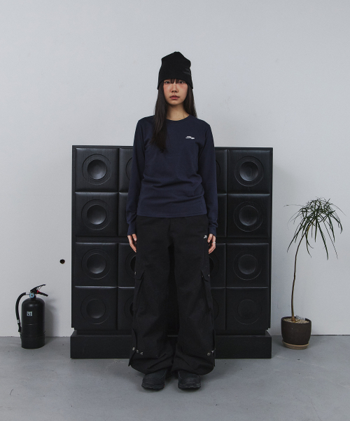 TANSANMAGNESIUM(タンサン マグネシウム)の「クロスアプリケロングスリーブ(ネイビー)(Tシャツ/カットソー・レディース・その他・1/2)」の2枚目の写真