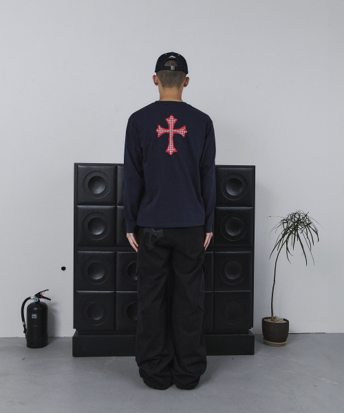TANSANMAGNESIUM(タンサン マグネシウム)の「クロスアプリケロングスリーブ(ネイビー)(Tシャツ/カットソー・レディース・その他・1/2)」の9枚目の写真