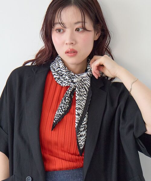 le.coeur blanc（ルクールブラン）の「《WEB限定アイテム》ゼブラプリントプリーツスカーフ（バンダナ/スカーフ・レディース・ブラック/ブラウン・FREE）」の5枚目の写真