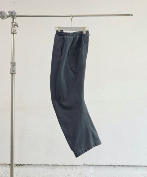 NVRFRGT(ネヴァーフォーゲット)の「Curved Leg Lounge Pants(スウェットパンツ・メンズ・ライトベージュ/ブラック・3/2/1)」の3枚目の写真