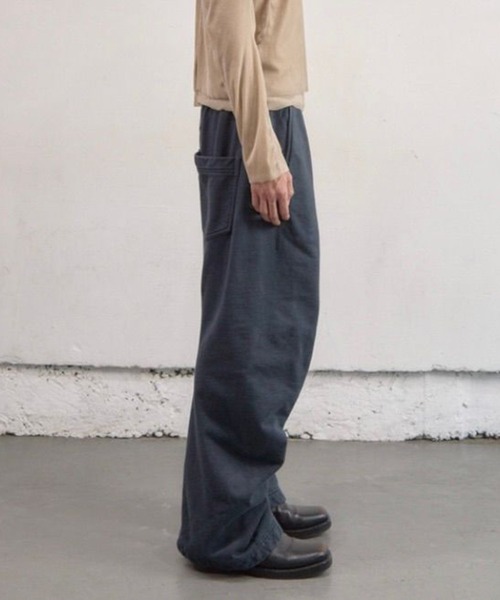 NVRFRGT(ネヴァーフォーゲット)の「Curved Leg Lounge Pants(スウェットパンツ・メンズ・ライトベージュ/ブラック・3/2/1)」の7枚目の写真