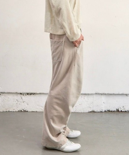 NVRFRGT(ネヴァーフォーゲット)の「Curved Leg Lounge Pants(スウェットパンツ・メンズ・ライトベージュ/ブラック・3/2/1)」の8枚目の写真