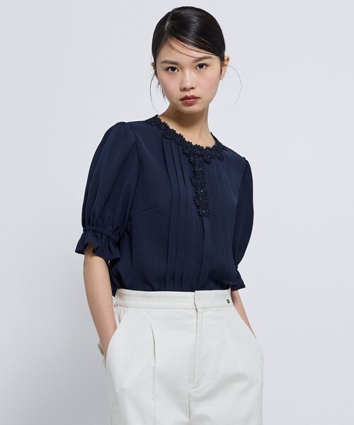 TOCCA（トッカ）の「CHARMING DAISY ブラウス（シャツ/ブラウス・レディース・アイボリー系/スカイブルー系/ネイビー系・0/4）」の3枚目の写真