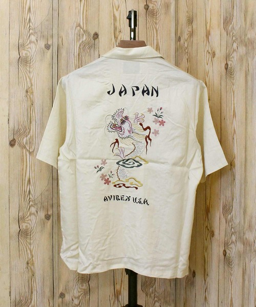 AVIREX(アヴィレックス)の「SOUVENIR S/S SHIRT”DRAGON &CHERRY BLOSSOMS'(シャツ/ブラウス・メンズ・ネイビー/ブラック/アイボリー・XXL/XL/L/M)」の2枚目の写真