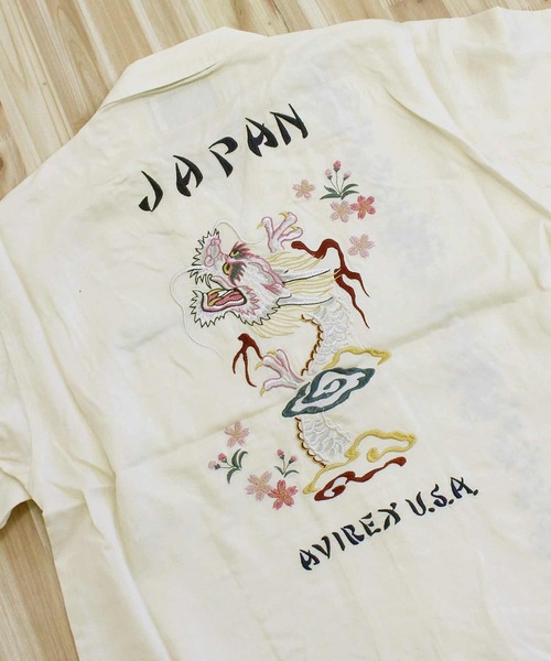 AVIREX(アヴィレックス)の「SOUVENIR S/S SHIRT”DRAGON &CHERRY BLOSSOMS'(シャツ/ブラウス・メンズ・ネイビー/ブラック/アイボリー・XXL/XL/L/M)」の7枚目の写真
