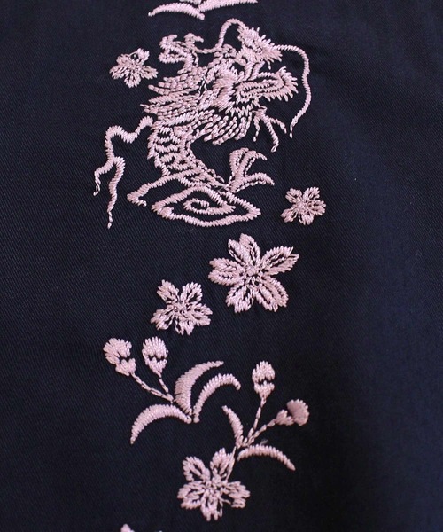 AVIREX(アヴィレックス)の「SOUVENIR S/S SHIRT”DRAGON &CHERRY BLOSSOMS'(シャツ/ブラウス・メンズ・ネイビー/ブラック/アイボリー・XXL/XL/L/M)」の18枚目の写真