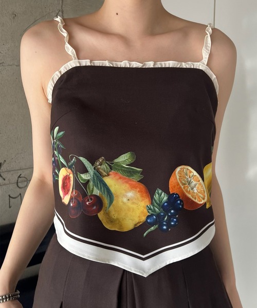 Ameri(アメリ)の「MEDI FRUIT SCARF PATTERN CAMI TOP(キャミソール・レディース・ブラウン/ブルー/アイボリー/ブラック・FREE)」の3枚目の写真