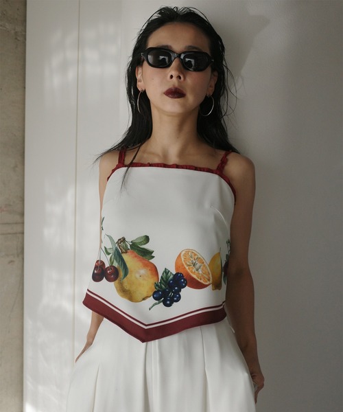 Ameri(アメリ)の「MEDI FRUIT SCARF PATTERN CAMI TOP(キャミソール・レディース・ブラウン/ブルー/アイボリー/ブラック・FREE)」の9枚目の写真