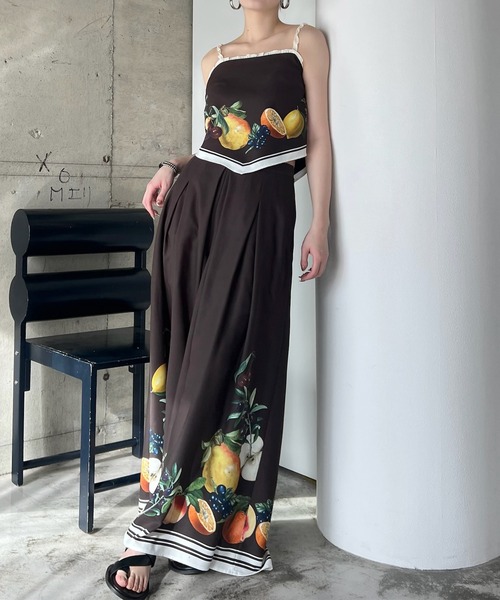 Ameri(アメリ)の「MEDI FRUIT SCARF PATTERN CAMI TOP(キャミソール・レディース・ブラウン/ブルー/アイボリー/ブラック・FREE)」の15枚目の写真