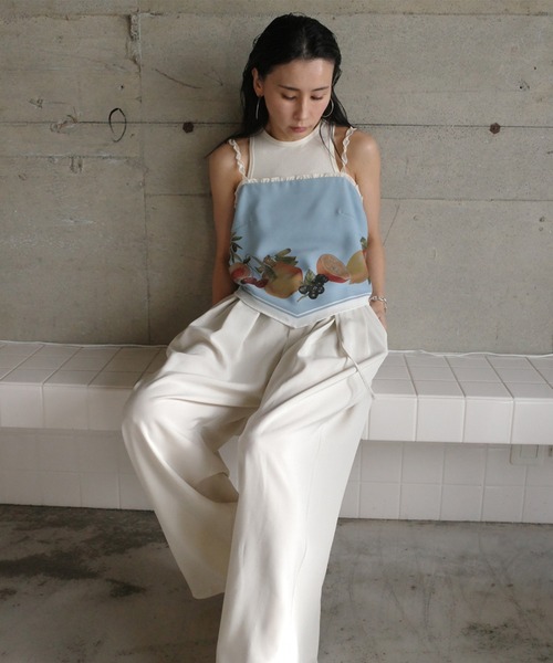 Ameri(アメリ)の「MEDI FRUIT SCARF PATTERN CAMI TOP(キャミソール・レディース・ブラウン/ブルー/アイボリー/ブラック・FREE)」の17枚目の写真