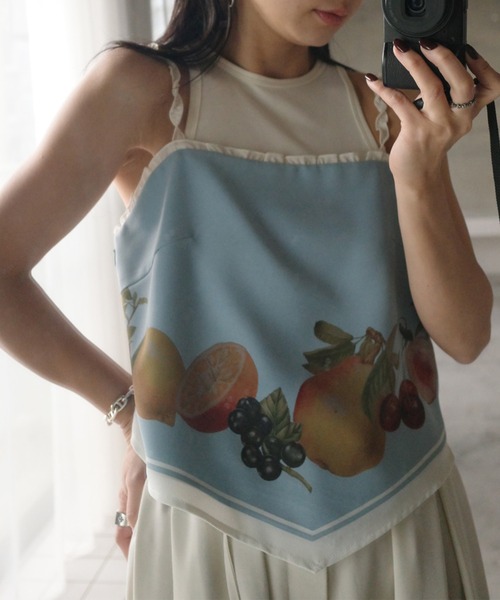Ameri(アメリ)の「MEDI FRUIT SCARF PATTERN CAMI TOP(キャミソール・レディース・ブラウン/ブルー/アイボリー/ブラック・FREE)」の16枚目の写真