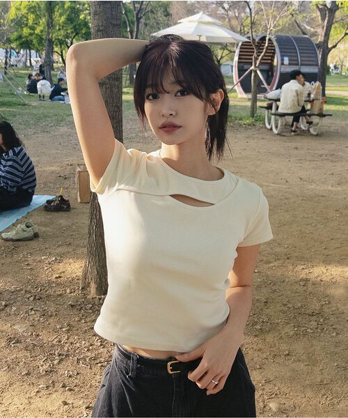 PHOS333(フォースサンサンサン)の「W Slim Fit Slit T-Shirt/Cream(Tシャツ/カットソー・レディース・その他・FREE)」の7枚目の写真