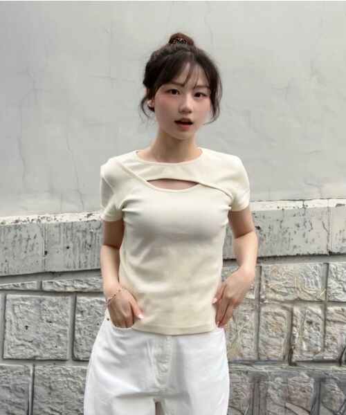 PHOS333(フォースサンサンサン)の「W Slim Fit Slit T-Shirt/Cream(Tシャツ/カットソー・レディース・その他・FREE)」の5枚目の写真