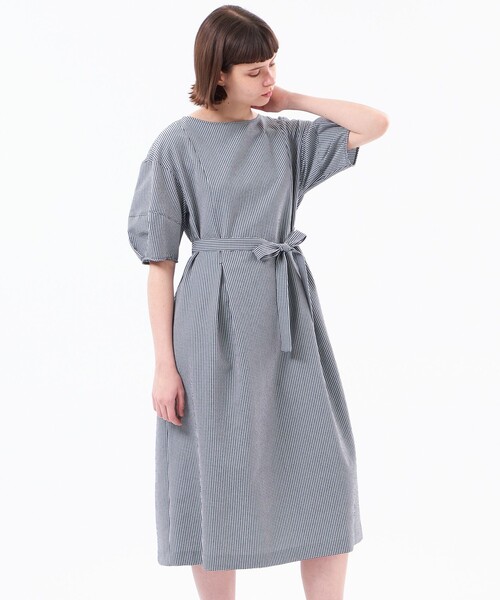 MACKINTOSH PHILOSOPHY(マッキントッシュ フィロソフィー)の「【WEB&一部店舗限定】パフスリーブサッカーワンピース(ワンピース・レディース・ブラック/ダークネイビー/ブルー/ネイビー・38/36)」の2枚目の写真