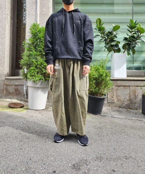 AOG PROJECT（エイオージープロジェクト）の「ガーメントダイヴィンテージワイドパンツ（ブラック）（その他パンツ・メンズ・ブラック・F）」の3枚目の写真