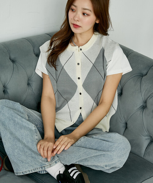 PUBLUX(パブリュクス)の「PUBLUX/パブリュクス サマーニット アーガイル ベスト 限定展開(ベスト・レディース・チャコールグレー/オフホワイト/サックスブルー・フリ-)」の11枚目の写真