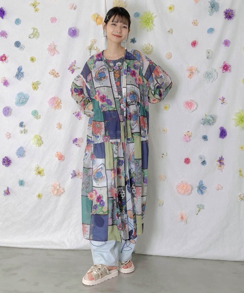 ScoLar(スカラー)の「ScoLar(スカラー) アートコラージュ柄 シャツワンピース(シャツワンピース・レディース・アイボリー/オフホワイト・MEDIUM)」の3枚目の写真