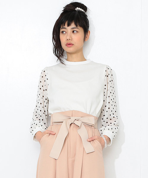 CAROLINA GLASER(カロリナ グレイサー)の「CAROLINA GLASER / ドットシフォン袖 プルオーバー(その他トップス・レディース・オフホワイト/ブラック・ONE SIZE)」の3枚目の写真
