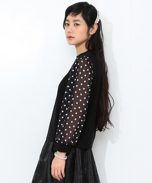 CAROLINA GLASER(カロリナ グレイサー)の「CAROLINA GLASER / ドットシフォン袖 プルオーバー(その他トップス・レディース・オフホワイト/ブラック・ONE SIZE)」の6枚目の写真
