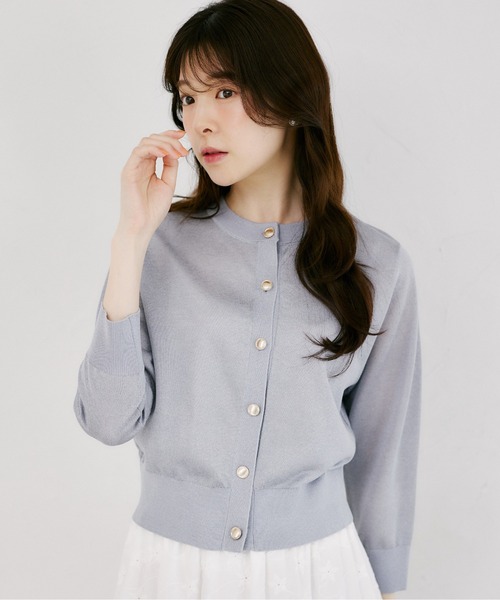 tocco closet(トッコ クローゼット)の「ゴールド釦ラメシアーニットカーディガン(カーディガン/ボレロ・レディース・ピンク/オフホワイト/グレイッシュブルー・M)」の3枚目の写真