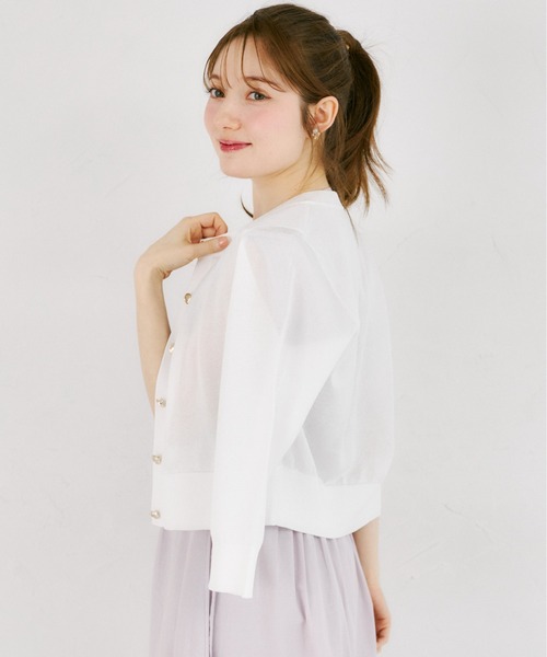 tocco closet(トッコ クローゼット)の「ゴールド釦ラメシアーニットカーディガン(カーディガン/ボレロ・レディース・ピンク/オフホワイト/グレイッシュブルー・M)」の7枚目の写真