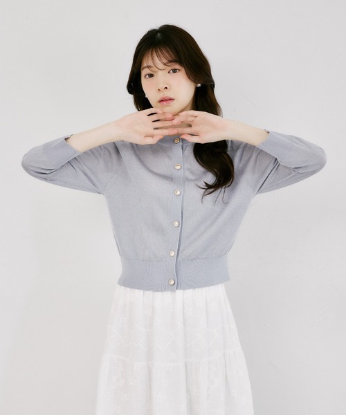 tocco closet(トッコ クローゼット)の「ゴールド釦ラメシアーニットカーディガン(カーディガン/ボレロ・レディース・ピンク/オフホワイト/グレイッシュブルー・M)」の11枚目の写真