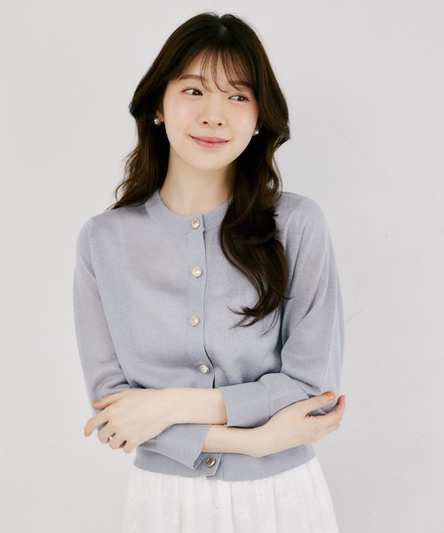 tocco closet(トッコ クローゼット)の「ゴールド釦ラメシアーニットカーディガン(カーディガン/ボレロ・レディース・ピンク/オフホワイト/グレイッシュブルー・M)」の12枚目の写真