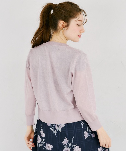 tocco closet(トッコ クローゼット)の「ゴールド釦ラメシアーニットカーディガン(カーディガン/ボレロ・レディース・ピンク/オフホワイト/グレイッシュブルー・M)」の19枚目の写真