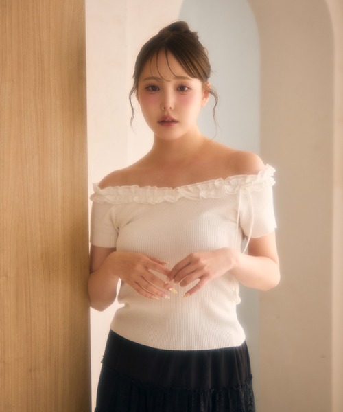 miune（ミューヌ）の「オフショルフリルニット（ニット/セーター・レディース・ホワイト/イエロー/ブルー/グレー・FREE）」の15枚目の写真