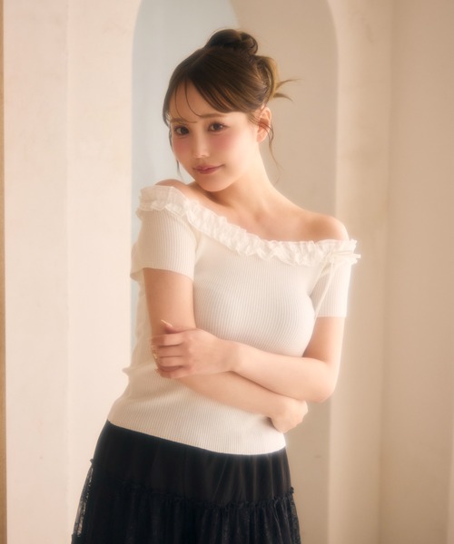 miune（ミューヌ）の「オフショルフリルニット（ニット/セーター・レディース・ホワイト/イエロー/ブルー/グレー・FREE）」の16枚目の写真