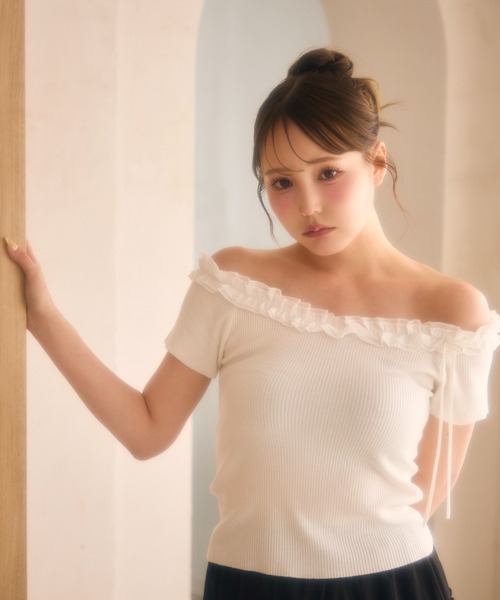 miune（ミューヌ）の「オフショルフリルニット（ニット/セーター・レディース・ホワイト/イエロー/ブルー/グレー・FREE）」の20枚目の写真