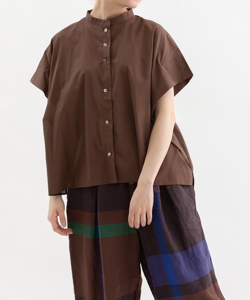 nop de nod(ノップドゥノッド)の「Cielタックショルダースタンドカラーシャツ(シャツ/ブラウス・レディース・ダークグリーン/オフホワイト/ダークブラウン/ネイビー/スモークピンク・3)」の1枚目の写真