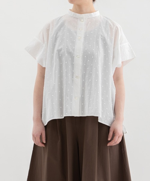 nop de nod(ノップドゥノッド)の「Cielタックショルダースタンドカラーシャツ(シャツ/ブラウス・レディース・ダークグリーン/オフホワイト/ダークブラウン/ネイビー/スモークピンク・3)」の2枚目の写真
