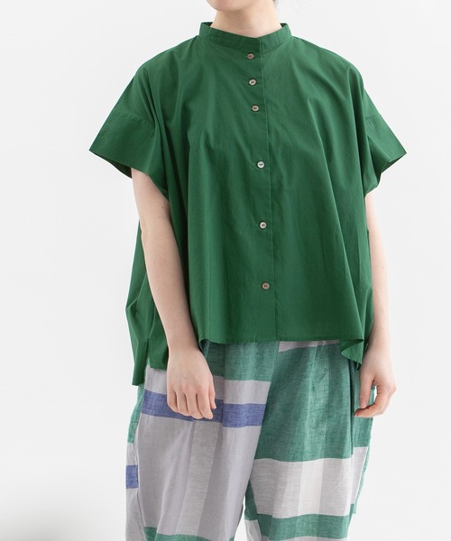 nop de nod(ノップドゥノッド)の「Cielタックショルダースタンドカラーシャツ(シャツ/ブラウス・レディース・ダークグリーン/オフホワイト/ダークブラウン/ネイビー/スモークピンク・3)」の3枚目の写真