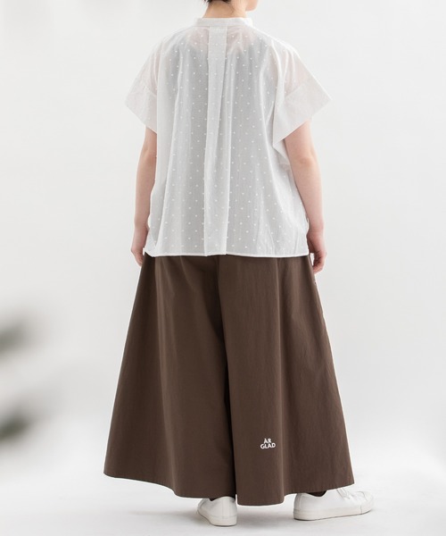 nop de nod(ノップドゥノッド)の「Cielタックショルダースタンドカラーシャツ(シャツ/ブラウス・レディース・ダークグリーン/オフホワイト/ダークブラウン/ネイビー/スモークピンク・3)」の6枚目の写真